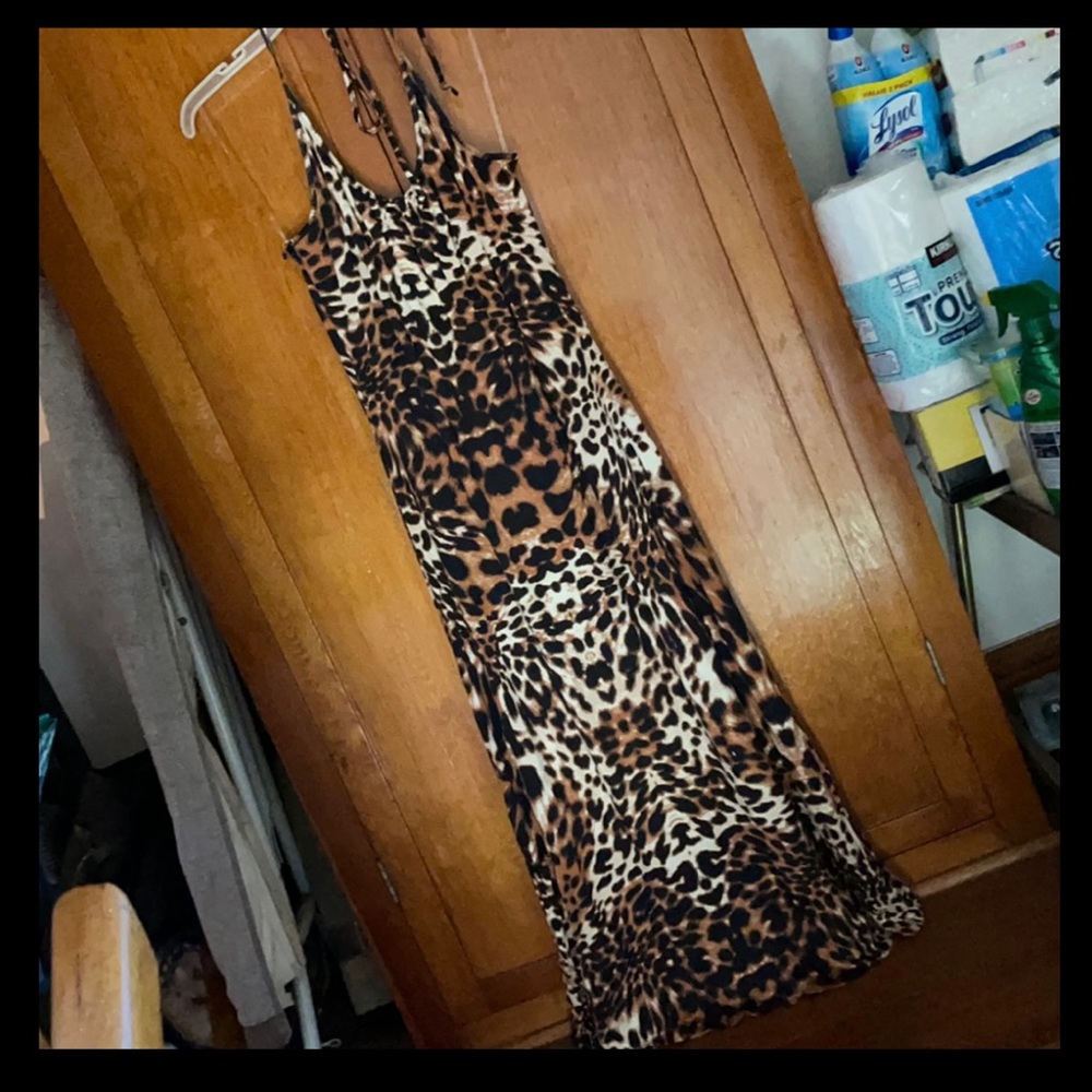NWT✨Animal Print Tie Halter Maxi Dress😻🐆